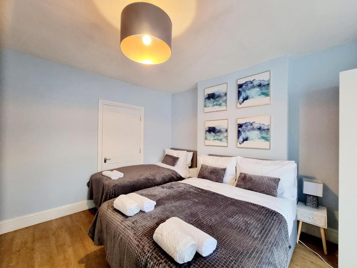 Appartamento Spacious 2 Bedroom-3 Mins Walk Tube, Hospital, Queen Mary Uni Londra