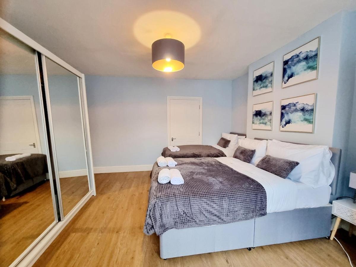 Spacious 2 Bedroom-3 Mins Walk Tube, Hospital, Queen Mary Uni * Londra