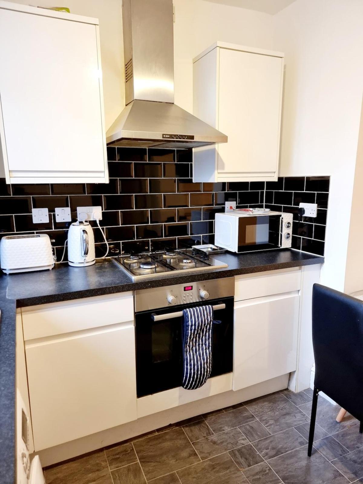 Spacious 2 Bedroom-3 Mins Walk Tube, Hospital, Queen Mary Uni Londra