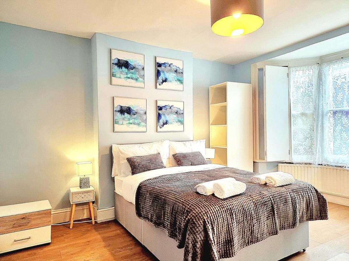 Spacious 2 Bedroom-3 Mins Walk Tube, Hospital, Queen Mary Uni *